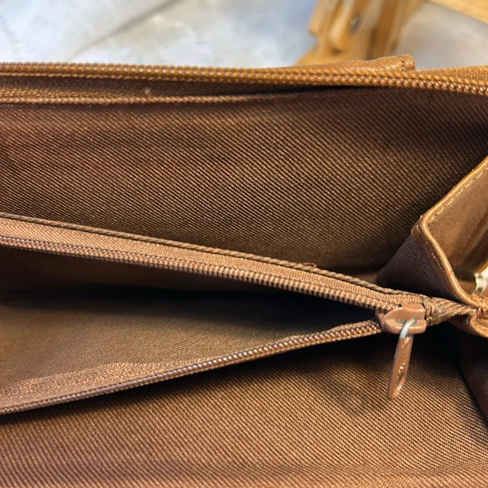 Fossil vintage leather wallet zip around wallet